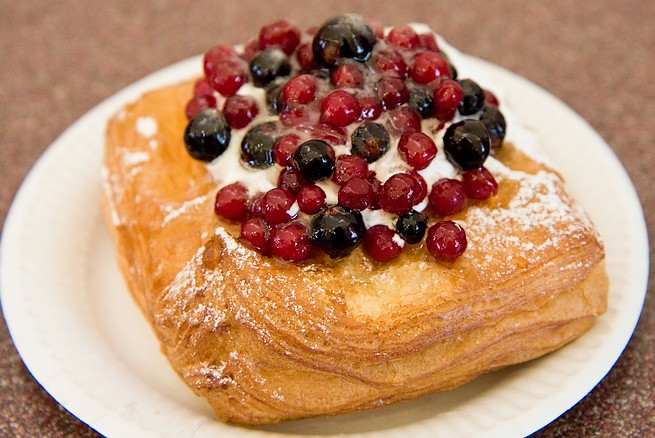Pastry from Russia made with berries