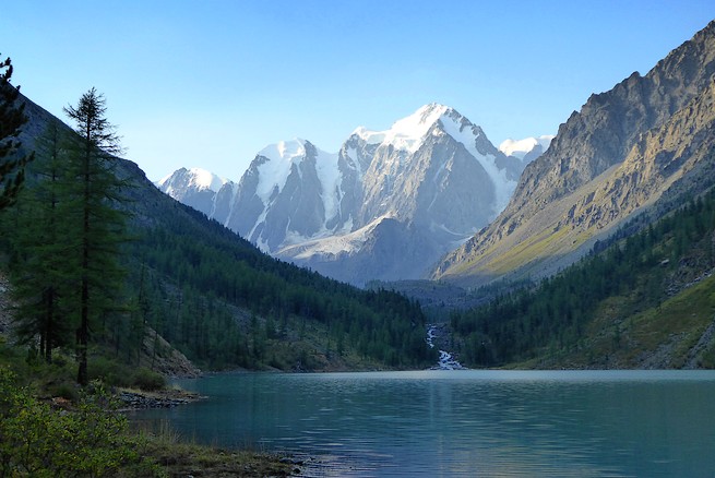 Lake with mountain backdrop